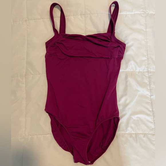 Danskin Women's Scalop Trim Leotard main image 1